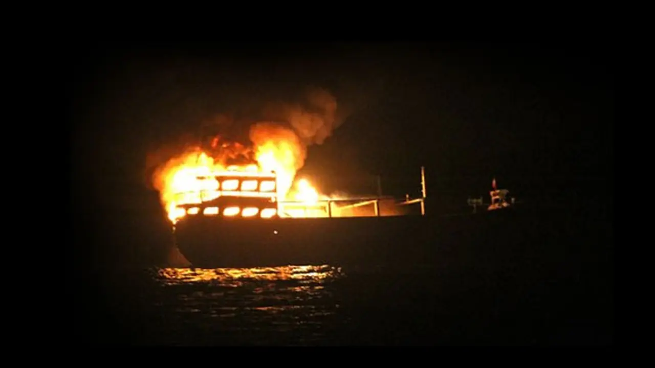 kapal-terbakar-140212a.jpg