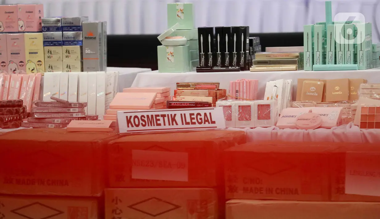 Temuan kosmetik impor ilegal yang disita berjumlah 415.035 produk dari 970 item. (Liputan6.com/Herman Zakharia)