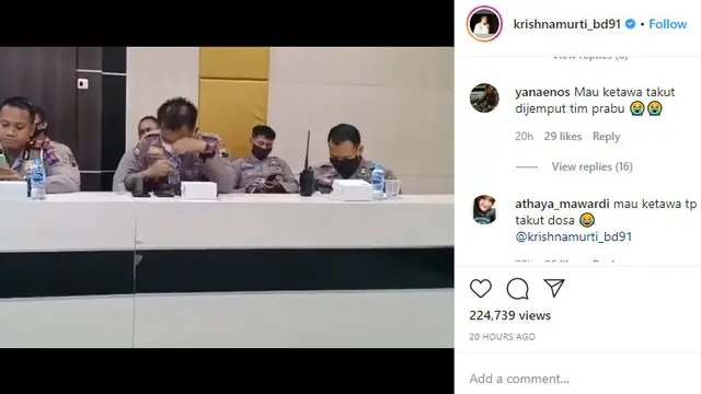 Kocak, Polisi Ini Lupa Melepas Maskernya Saat Akan Minum