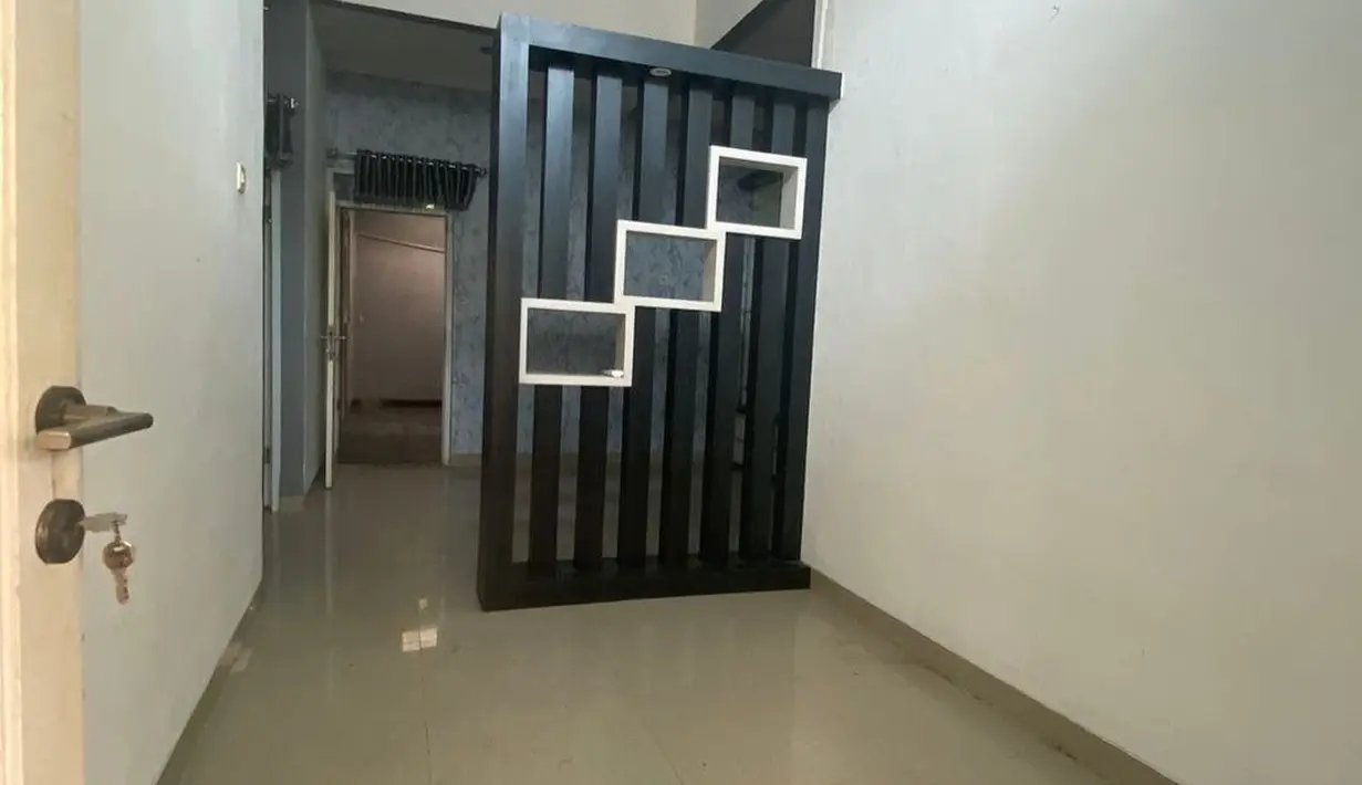 "Seriusan cm 750jt?? Kok murah bgd ea apalgi dg 3 kmar. Kak g slah harga it ," tulis akun mamanusaal. "Bagus,luas sudah SHM kalau di jakarta harga senilai itu rumah di gang. Kalau ada uang boleh tuh buat investasi," sahut akun fifi;utfhi. [Instagram/zaskia_gotix]