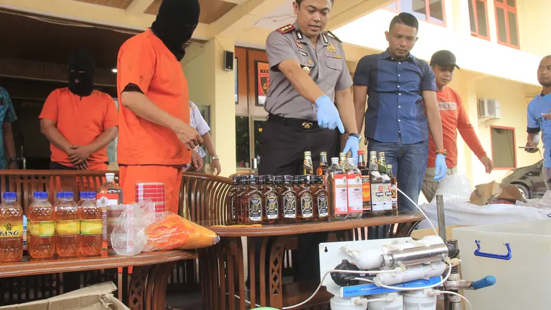 Polisi Bongkar Sindikat Miras Oplosan Beromset Rp 1,5 Miliar 