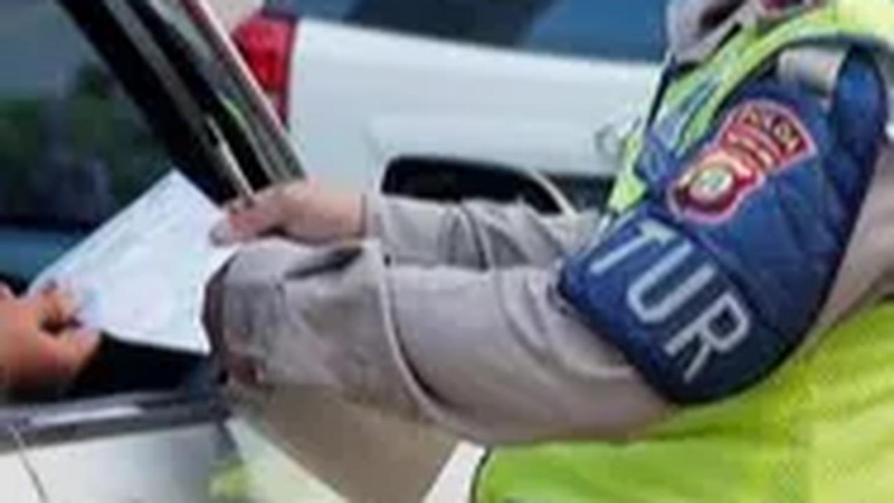 VIDEO: Aturan Kapolri "Kini Tak Semua Polisi Lalu Lintas Bisa Tilang, Wajib Punya Sertifikat!"