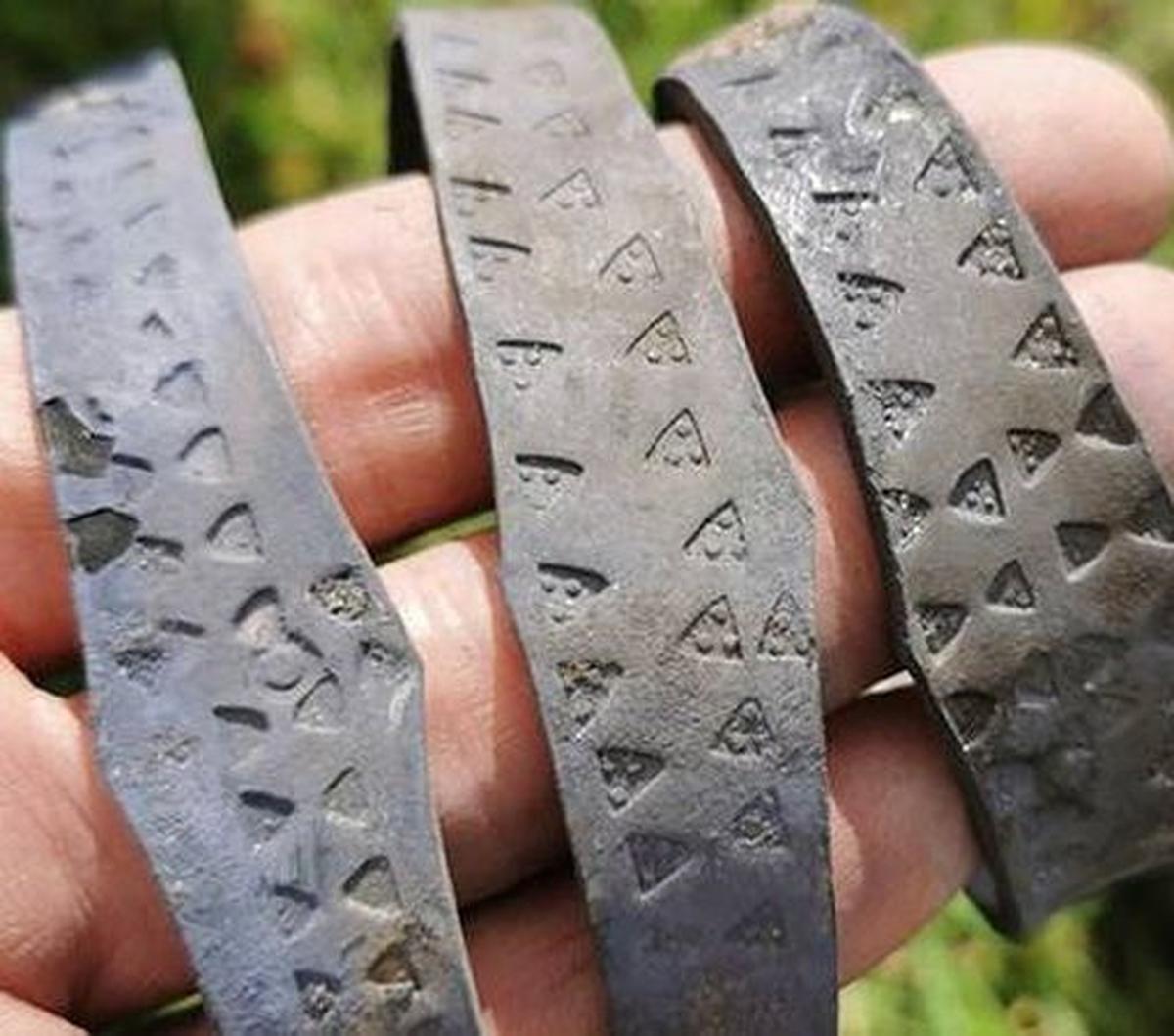 Sebelum menentukan usia pasti artefak ini, ilmuwan perlu memeriksa perak tersebut secara lebih detail. Tetapi tidak ada keraguan bahwa benda-benda ini berasal dari Zaman Viking.