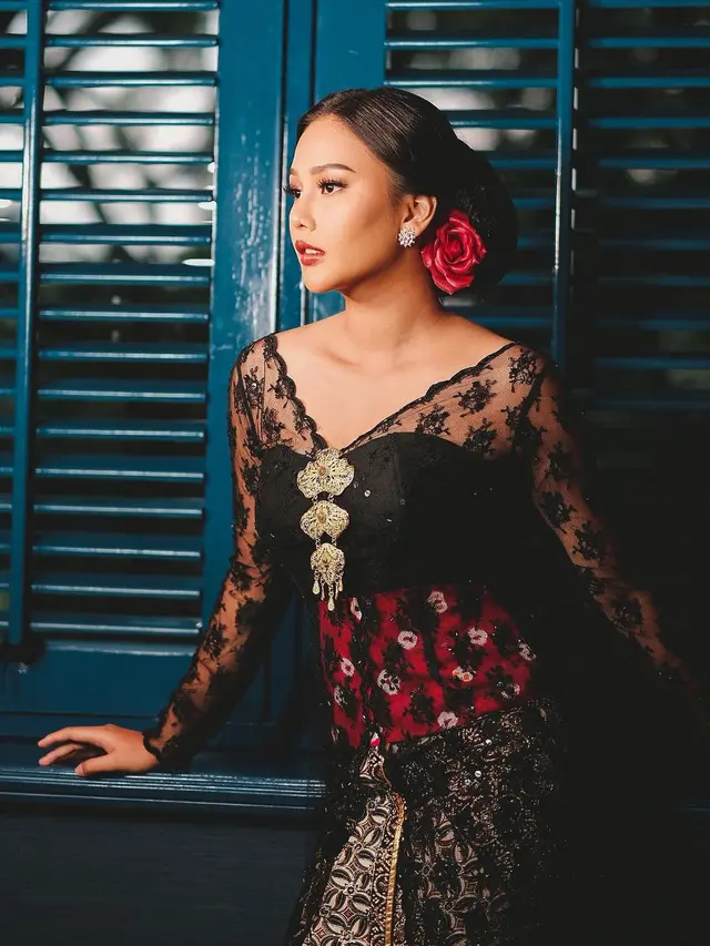 Potret 6 Selebgram di Acara Bisnis Kosmetik, Memukau dalam Balutan Kain Nusantara