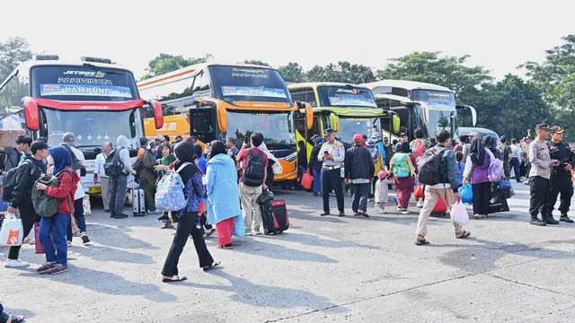 Posko Pusat Angkutan Lebaran Terpadu 2026/1447 H Kemenub mencatat jumlah pemudik memakai angkutan umum meningkat 10,98% hingga H-4 Lebaran 2026. (Foto: Kemenhub)