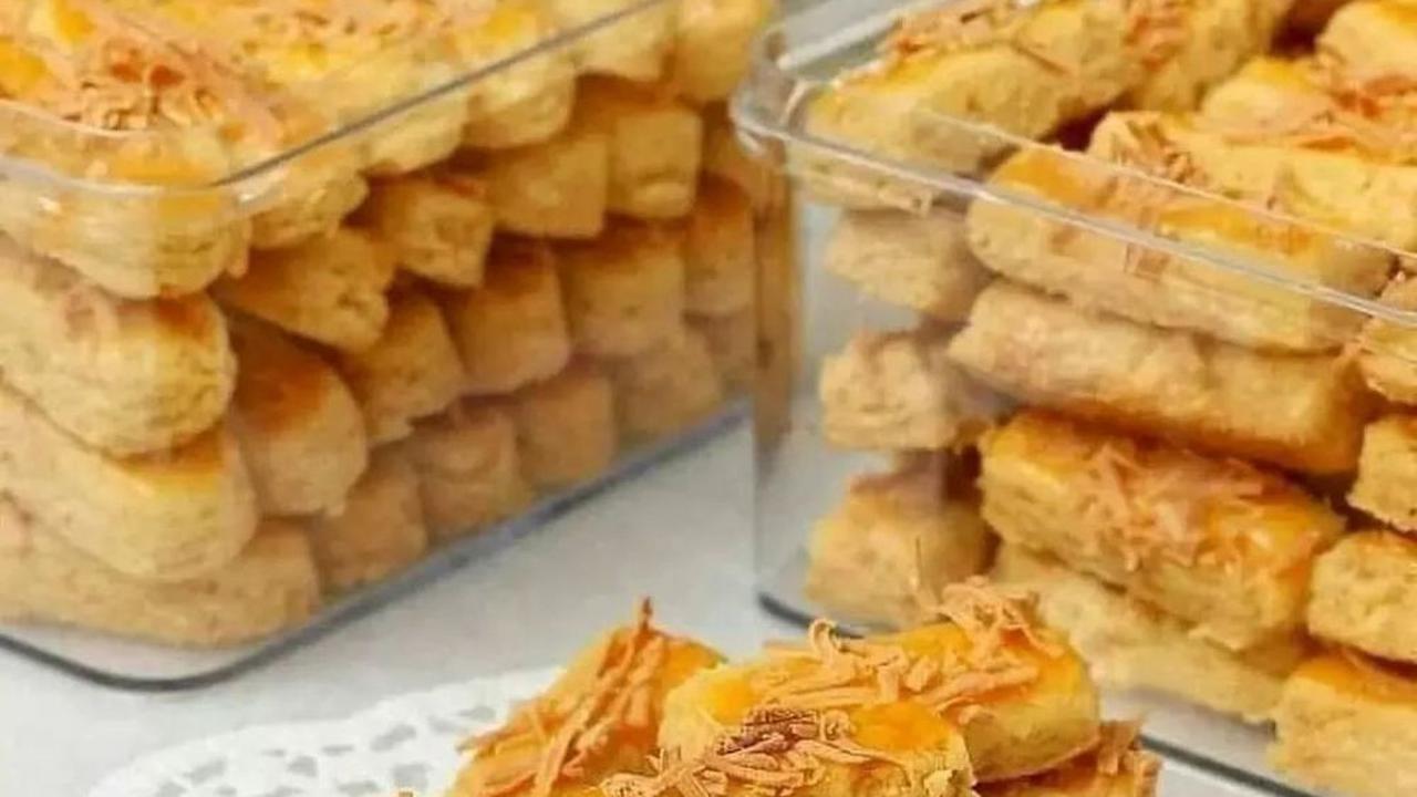 Dua toples kue kastangel keju renyah