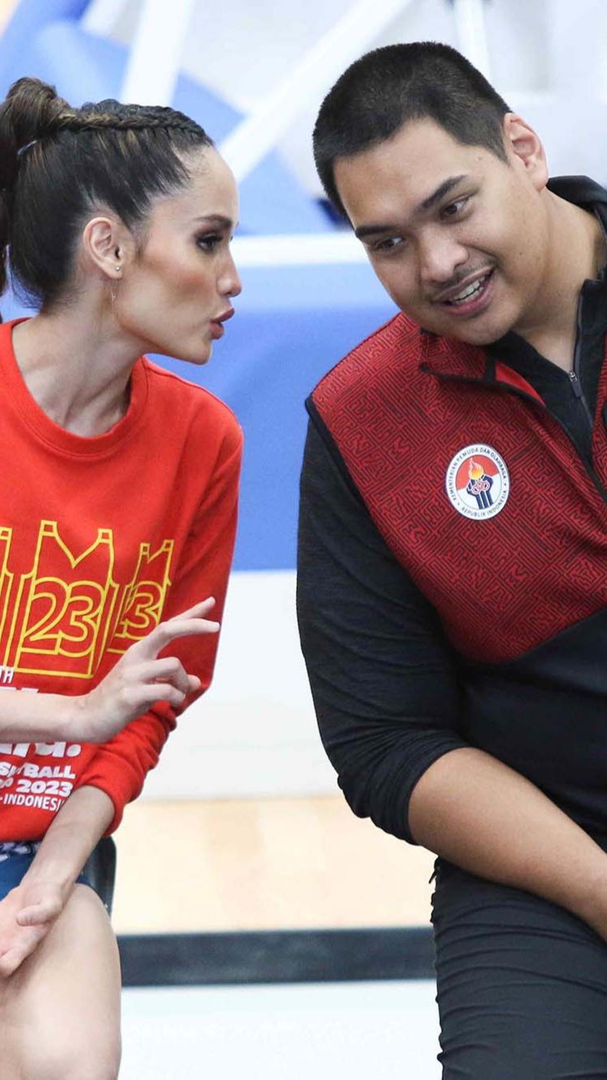 Oleh karena itu, sebagai penutup Menpora mengajak semua pihak, baik itu masyarakat umum, masyarakat olahraga, terutama pecinta bola basket tanah air untuk bersama-sama menyukseskan dengan mengajak keluarga dan karib-kerabat berbondong-bondong menyaksikan 