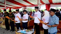 Pasangan calon walikota dan wakil walikota yang akan bertarung dalam Pilkada Kota Bengkulu 2018 membacakan deklarasi tolak politisasi SARA dan politik uang (Liputan6.com/Yuliardi Hardjo)