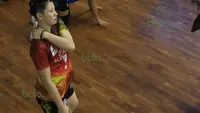 Pemain Electrik PLN, Lei Zhang tengah bersiap melawan Posivo pada laga perdana Proliga 2016 putaran pertama di Gor Ken Arok, Malang, Jumat (19/2/2016). (Bola.com/Nicklas Hanoatubun)