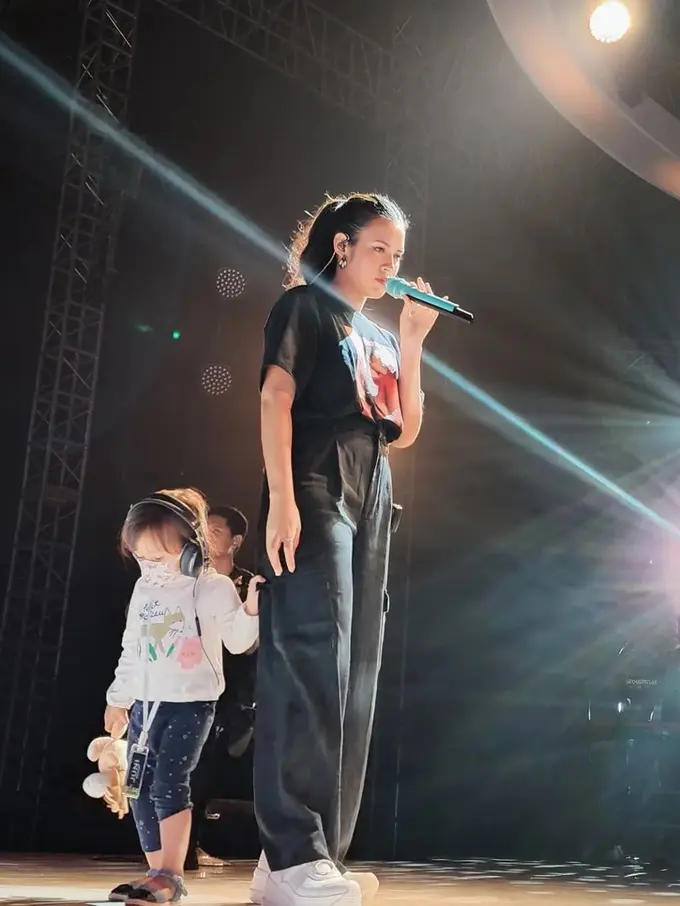 [Fimela] Raisa dan Zalina