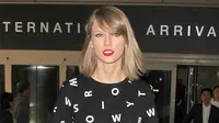 Taylor Swift dalam kaos bertulisan namanya sendiri/Stylenews