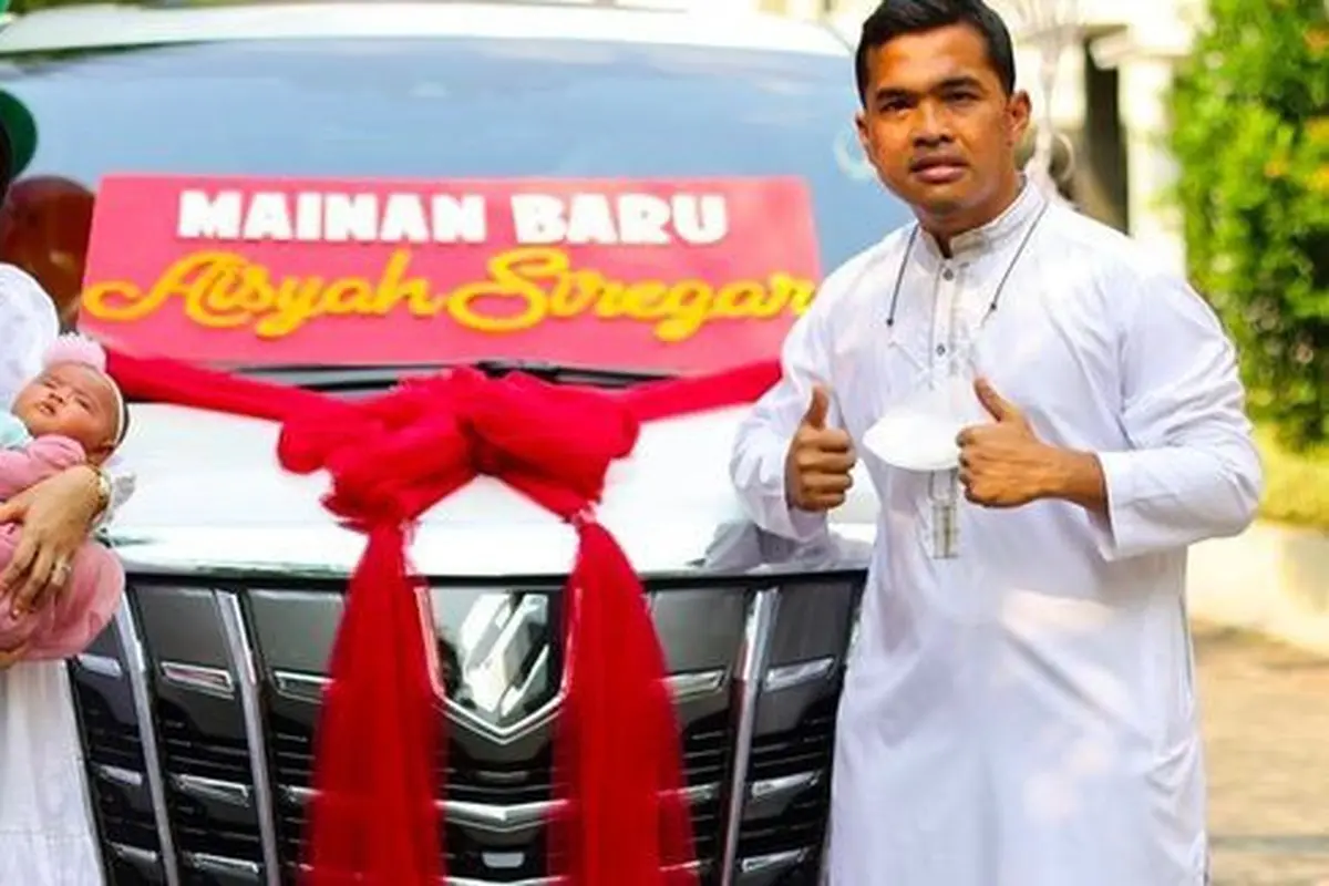 Putra Siregar beri kado Toyota Alphard untuk putrinya