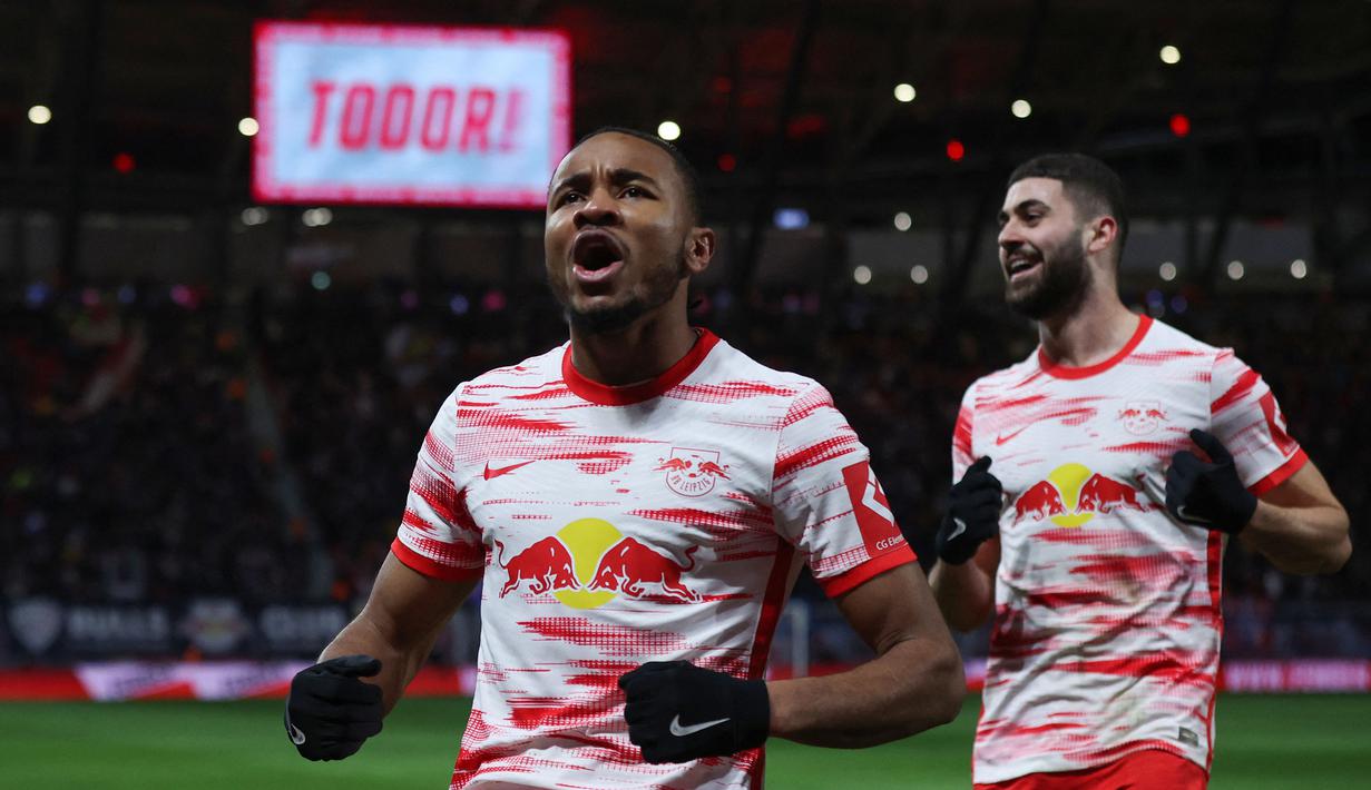 Christopher Nkunku menjadi gelandang paling berbahaya di Eropa saat ini. Pemain asal Prancis tersebut tercatat telah membuat 36 kontribusi gol dalam 34 laganya bersama RB Leipzig, dengan rincian 23 gol dan 13 assist. (AFP/Ronny Hartmann)