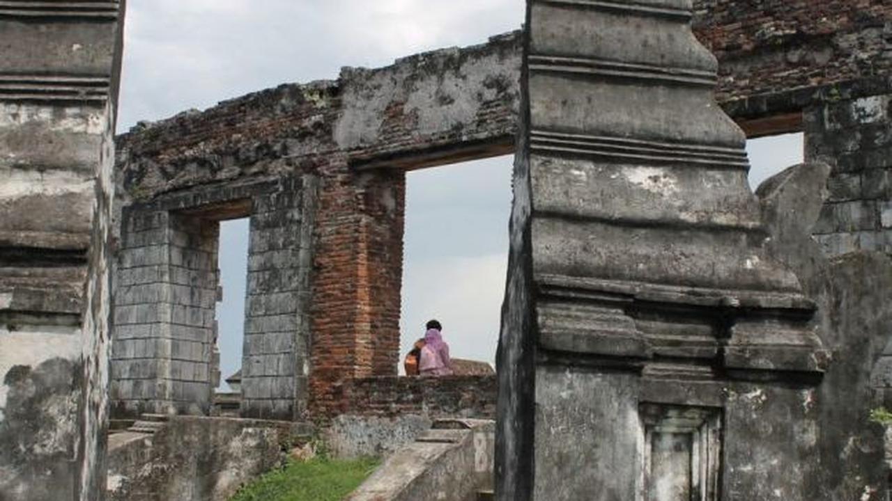 Puing Keraton Surosowan yang merupakan pusat pemerintahan Kesultanan Banten.