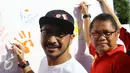 Menteri komunikasi dan informatika, Rudiantara bersama Musisi Giring Nidji menandatangani dekralarasi masyarakat anti hoax di kawasan Car Free Day, Jakarta, Minggu (8/1). (Liputan6.com/Heman Zakharia)
