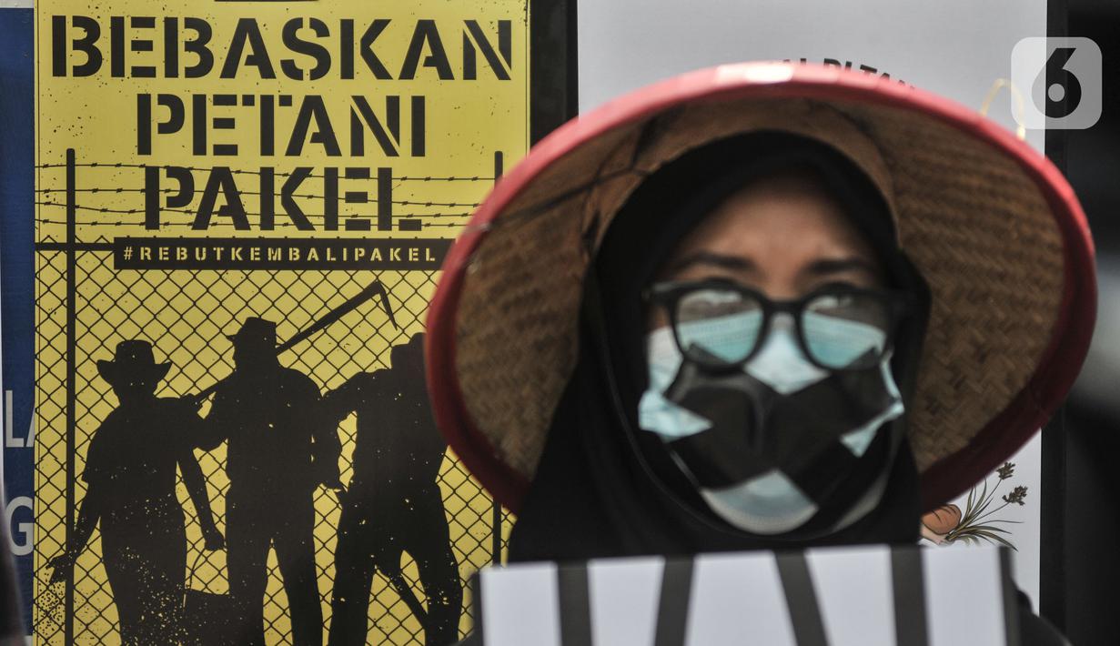 Aktivis Gerakan Rakyat untuk Kedaulatan Agraria menutup mulutnya saat aksi mogok makan di depan Kantor Kementerian ATR/BPN, Jakarta, Senin (20/2/2023). Dalam aksinya mereka mendesak Kapolri untuk membebaskan tiga petani yang ditangkap oleh pihak Kapolda Jatim. (merdeka.com/Iqbal S Nugroho)