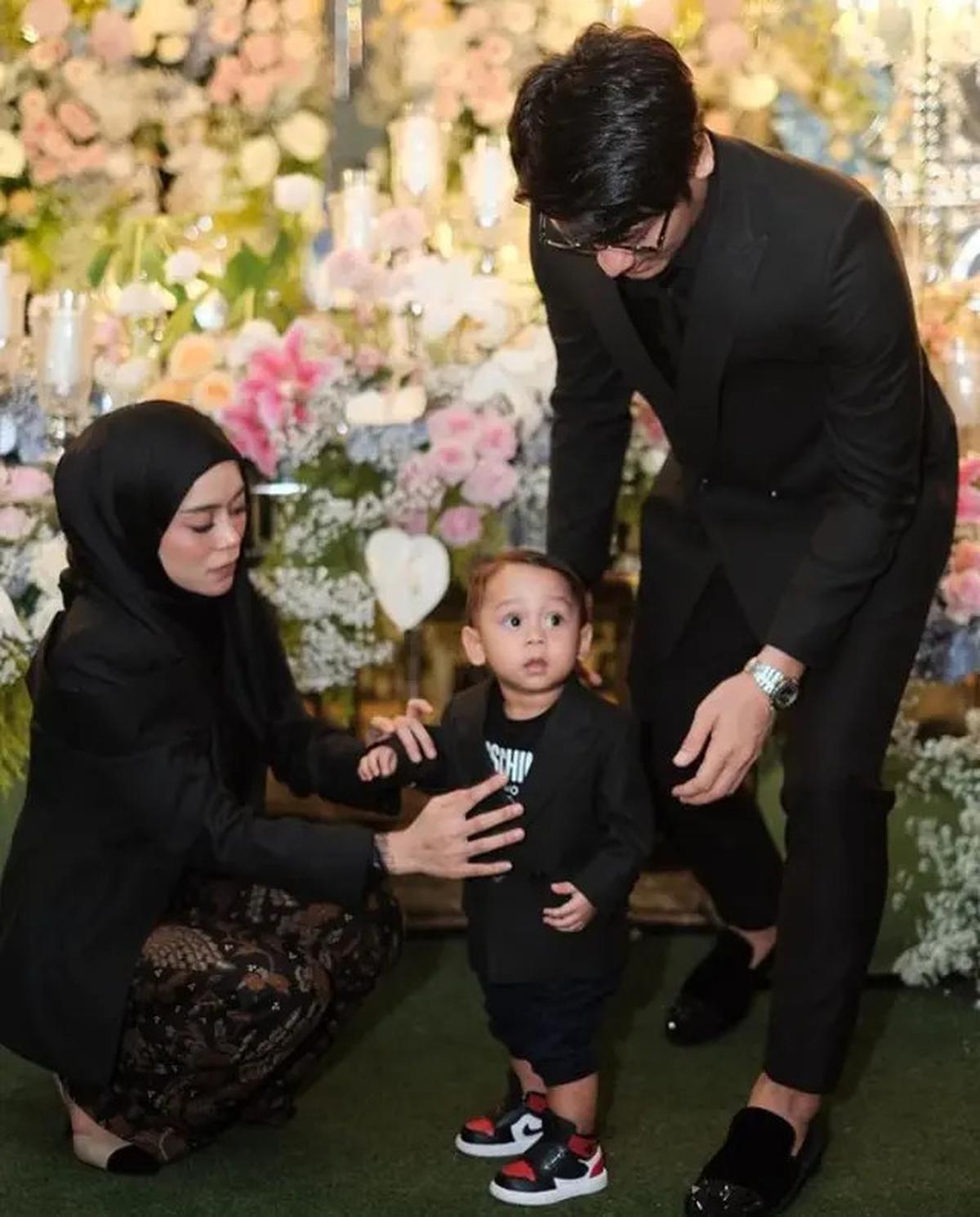 6 Model Outfit Anak Artis Kondangan dari Tampilan Formal hingga Kasual