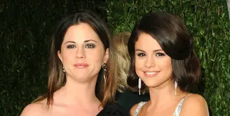 Menjain hubungan yang lebih serius kabarnya telah dipikirkan Selena Gomez dan The Weeknd. Ibu Selena, Mandy pun telah bertemu dengan kekasih anak perempuannya itu. Sebagai ibu, ternyata Mandy punya pandangan soal The Weeknd. (lifeandstylemag.com)