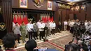 Menteri Koordinator Bidang Politik dan Keamanan (Menko Polkam) Djamari Chaniago didampingi Menteri Kehutanan Raja Juli Antoni,  Menteri Lingkungan Hidup M Jumhur Hidayat dan Kepala Badan Nasional dan Penanggulangan Bencana Letjen TNI Suharyanto saat jumpa pers usai rapat koordinasi (rakor) penanganan kebakaran hutan dan lahan (karhutla) di Jakarta, 10 Agustus 2026. (KLY/Arie Basuki)