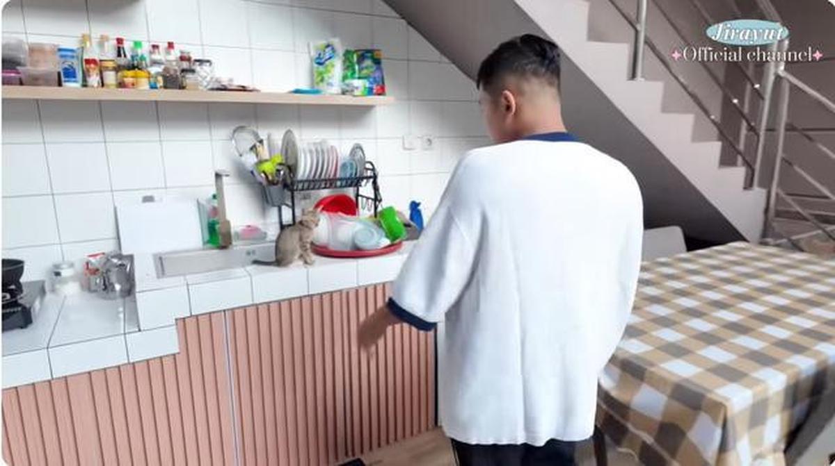 6 Potret Dapur dan Meja Makan Rumah Baru Jirayut, Ada Area Indoor dan Outdoor