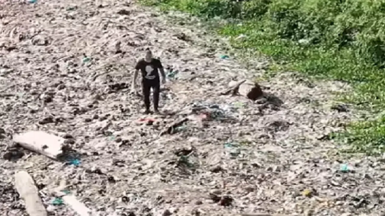 Teluk Labuan yang Dinobatkan Pandawara Sebagai Pantai Terkotor di Indonesia Kembali Penuh Sampah