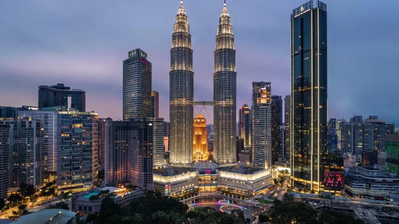 Beragam Dukungan untuk Warga Malaysia yang Mengibarkan Bendera Putih Saat Lockdown,