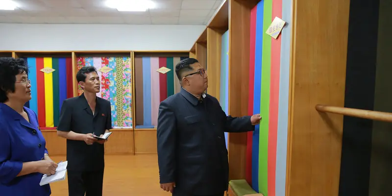 Kim Jong-un Kunjungi Pabrik Tekstil di Sinuiju