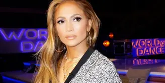 Jennifer Lopez menceritakan kisahnya dilecehkan oleh seorang sutradara di awal kariernya. (instagram/jlo)