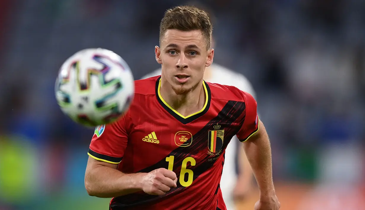Thorgan Hazard. Adik Eden Hazard ini didatangkan Chelsea dari Lens pada awal 2012/2013 dengan nilai hanya 500 ribu euro dan langsung dipinjamkan ke Zulte Waregem dan Monchengladbach. Tak sekalipun memperkuat Chelsea, ia dibeli Gladbach pada 2015/2016 senilai 8 juta euro. (AFP/Pool/Matthias Hangst)