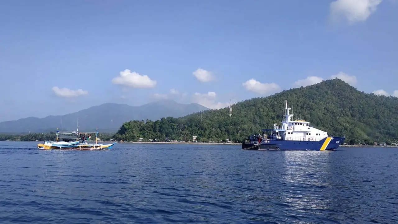 Kapal Pengawas Perikanan milik KKP menangkap satu Kapal Perikanan Asing (KIA) asal Filipina yang melakukan kegiatan illegal fishing di perairan Indonesia. (Dok KKP)