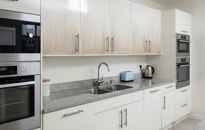 Lemari Dapur Berminyak (Image by Gemini AI)