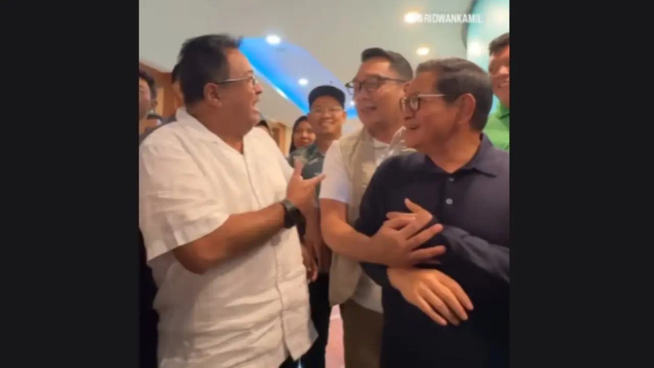 Cagub Ridwan Kamil mengunggah video bersama pasangan cagub-cawagub nomor urut tiga Pramono Anung dan Rano Karno di Instagram pribadinya.