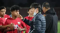 Pelatih Timnas Indonesia, Shin Tae-yong, mengaku akan terus melakukan evaluasi terhadap kinerja pemainnya meski berhasil meraih kemenangan 2-1 atas Tajikistan pada laga uji coba. (dok. PSSI)