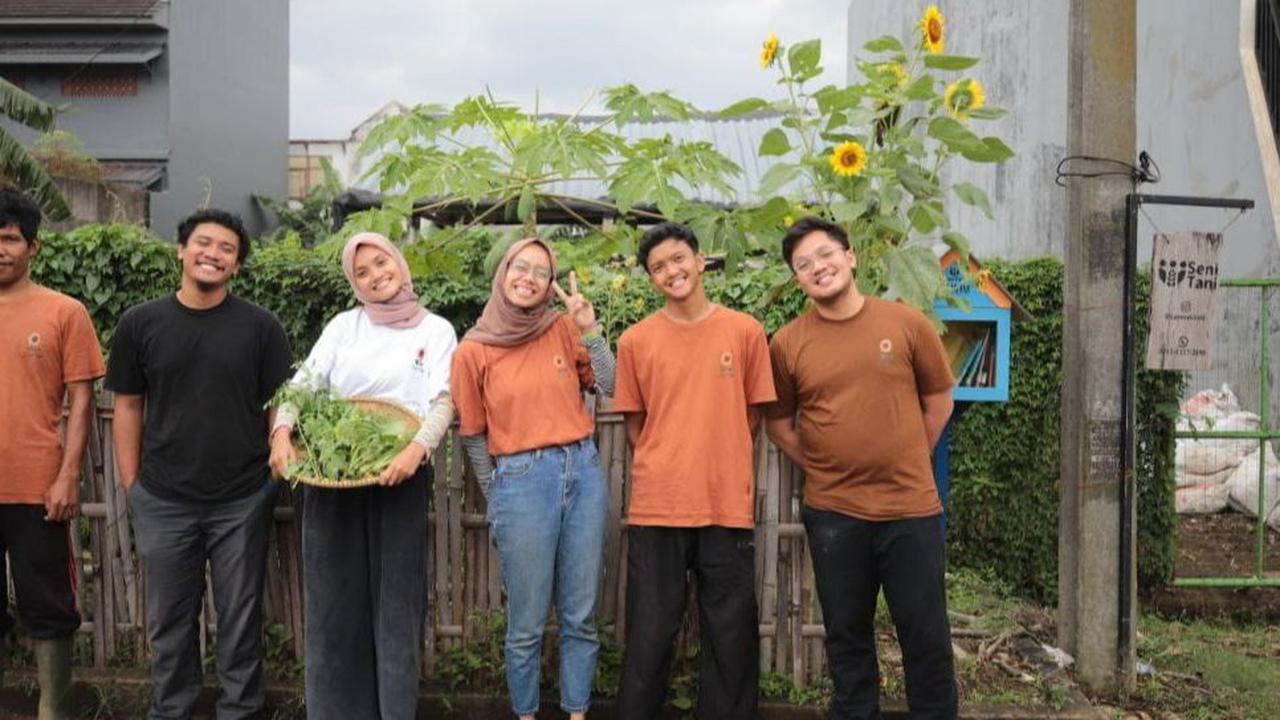 “Kepastian pendapatan dari hasil penjualan hasil tani dilakukan melalui pendekatan sistem CSA (Community Supported Agriculture),” kata dia.
