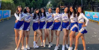 Fujianti Utami Putri atau lebih populer dengan Fuji belakangan ini penampilannya kerap mencuri perhatian. Berikut beberapa potret jadulnyasaat Fuji masih menjadi cheerleader. [Instagram/fuji_an]