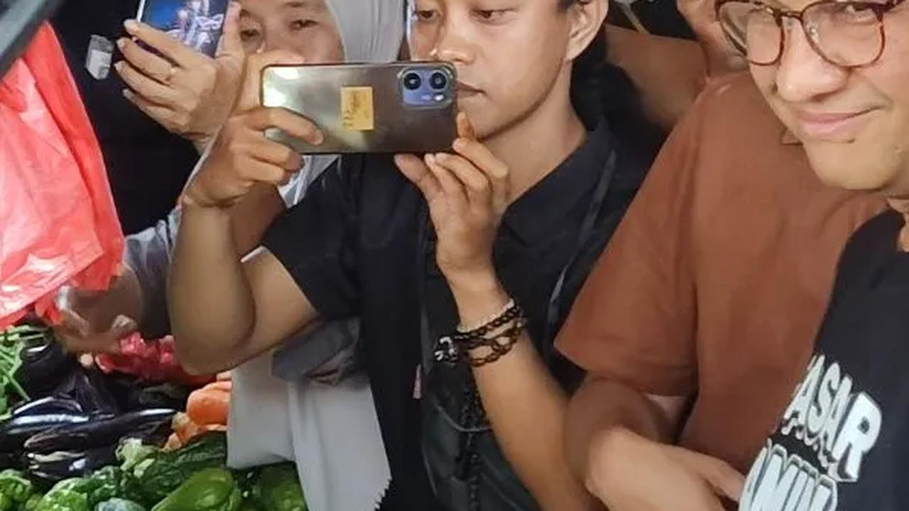 Kunjungi Pedagang Pasar Angso Duo Jambi, Anies Janji Bereskan Harga Sembako Jika jadi Presiden