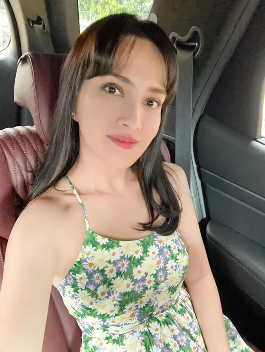 Curtain bangs bikin Shandy Aulia terlihat seperti ABG [@shandyaulia]