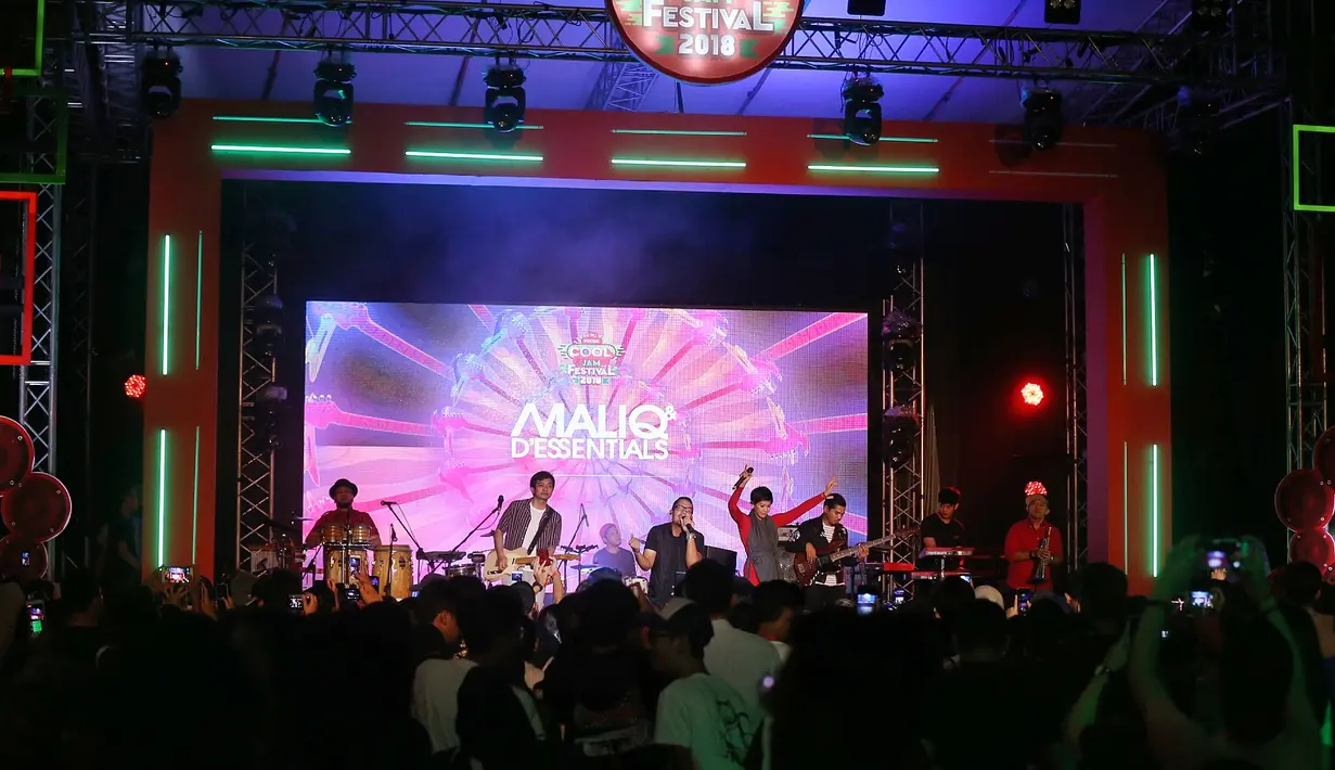 Beberapa lagu hitsnya dibawakan Maliq & D'Essentials dalam acara tersebut, diantaranya Terdiam, Pilihanku, Itu Adanya. (Nurwahyunan/Bintang.com)