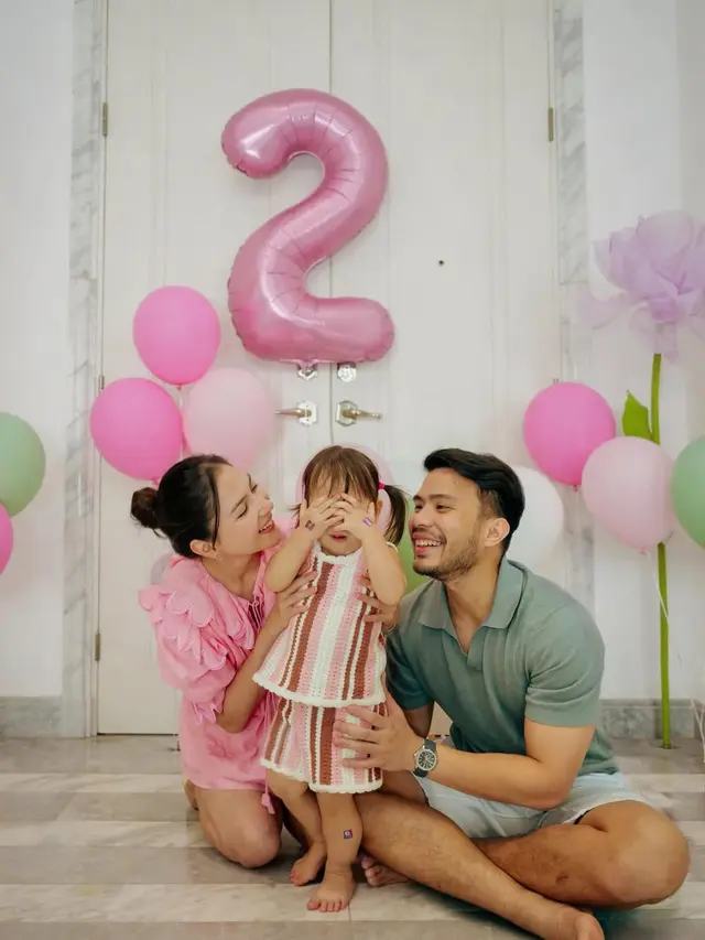 Gaya Busana Jessica Mila di Ulang Tahun Kyarra yang Kedua, Simple dan Chic dalam Serba Pink