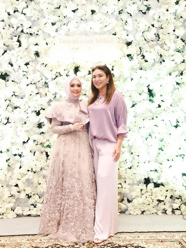8 Potret Tasyakuran Ulang Tahun Eddies Adelia, Mewah Bertabur Bintang