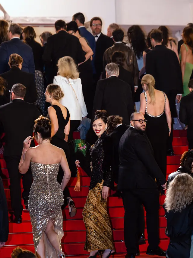 Jolene Marie Debut di Festival Film Cannes 2026 dengan Kebaya Hitam, Bawa Pesona Khas Perempuan Indonesia di Panggung Dunia