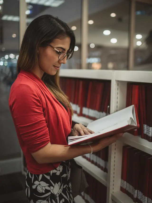 ilustrasi fungsi ilmu filsafat/Luis Quintero/pexels