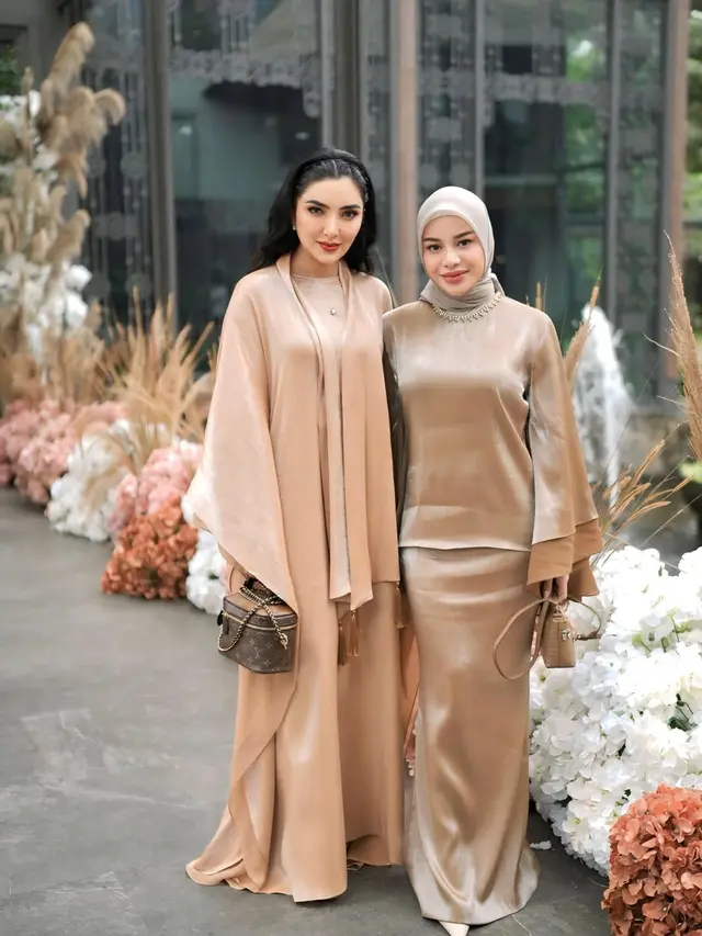 Potret Ashanty Pakai Kaftan Satin