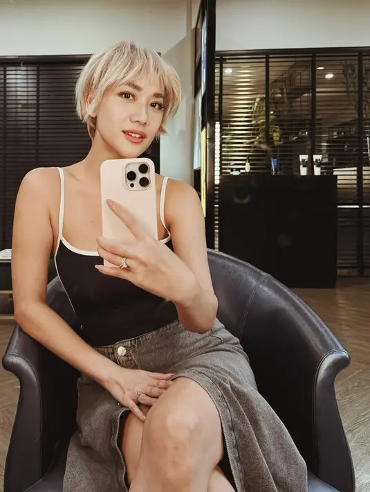 Bunga Citra Lestari (BCL) kembali mencuri perhatian publik dengan penampilan barunya yang segar dan menawan. [@itsmebcl].