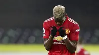 Gelandang Manchester United, Paul Pogba , melakukan selebrasi usai mencetak gol ke gawang Fulham pada laga Liga Inggris di Stadion Craven Cottage, Rabu (20/1/2021). MU menang dengan skor 1-2. (Peter Cziborra/Pool via AP)