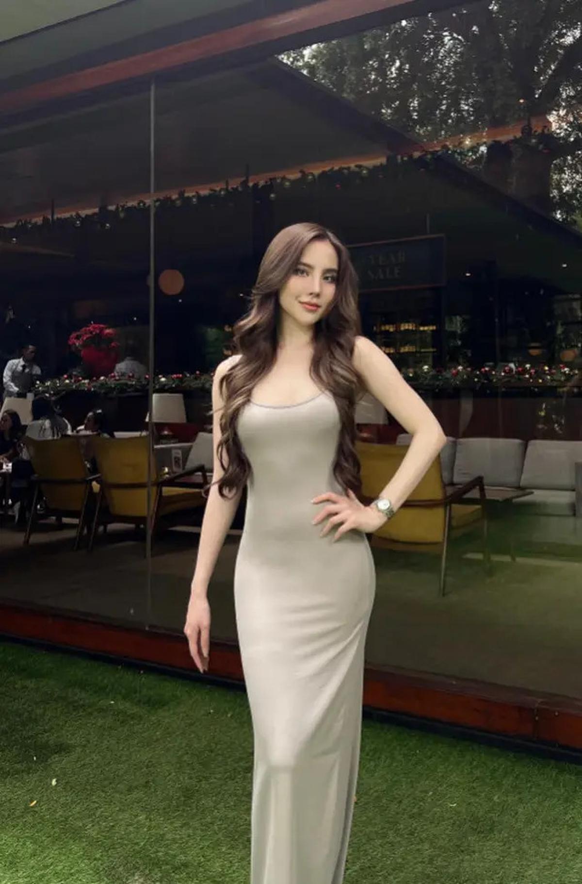 8 Gaya Agatha Chelsea Pakai Dress Panjang, Tampil Anggun dan Cantik Menawan