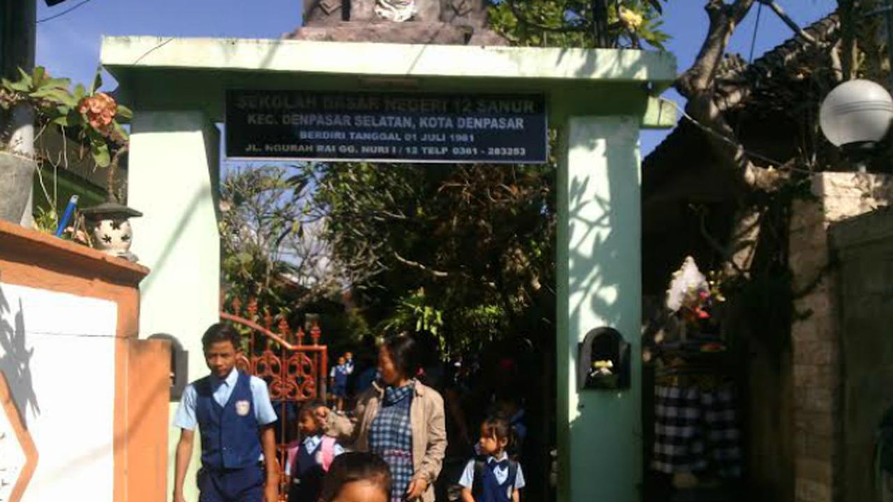 Sekolah Angeline, SDN 12 Sanur, Bali.
