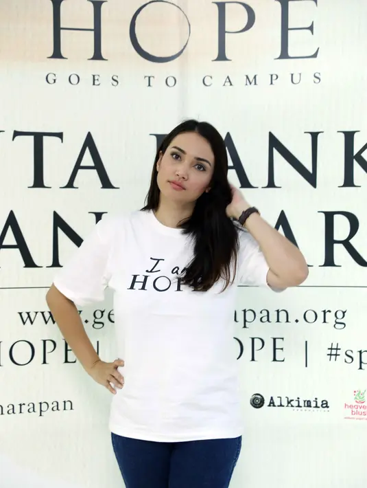 Kampanye peduli kanker tak hanya dilakukan melalui seminar-seminar, Feby Febiola juga ikut terlibat dalam sebuah film yang mengangkat tema tentang perjuangan hidup dari para penderita kanker berjudul ‘I am Hope’. (Nurwahyunan/Bintang.com)