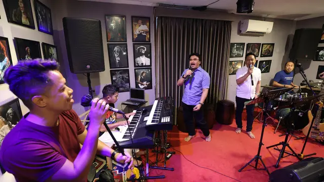 Maxi Show bersama dengan Adhyaksa Dault.