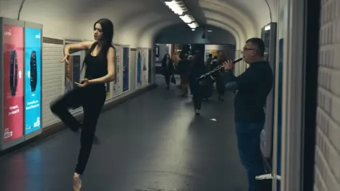 Tak Cuma Suara, Para Pengamen Ini Juga Suguhkan Tarian 